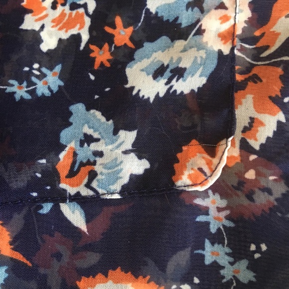 🌹3 for one🌹Sheer floral blouse - Picture 5 of 5